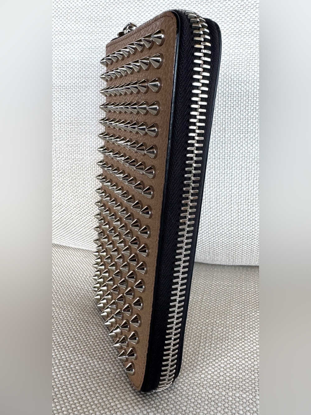 CHRISTIAN LOUBOUTIN Panettone Silver Spiked Zip Taupe Wallet EUC - Picture 4 of 10